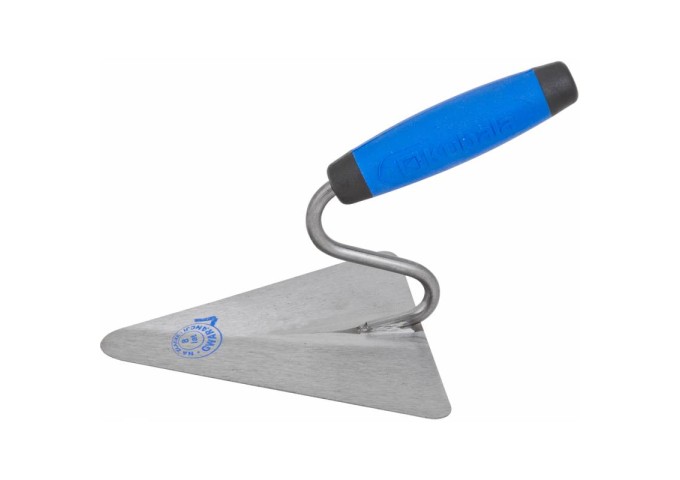 Truelle triangulaire pour maçon 160x140mm en acier 1.2mm Kubala 0813