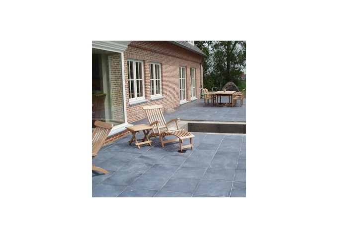 Carrelage . Dalle 50x50x2.5cm en pierre bleu Vietnam poncé et scié pièce