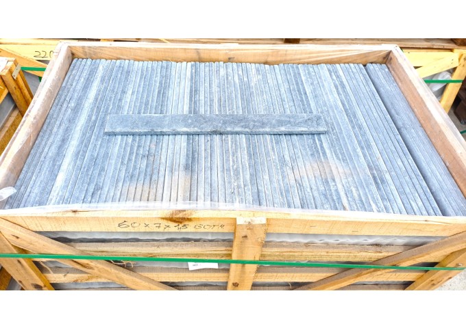 Plinthe GHOTIC 600x70x15mm pierre bleue Vietnam avec chanfrein 3mm pièce