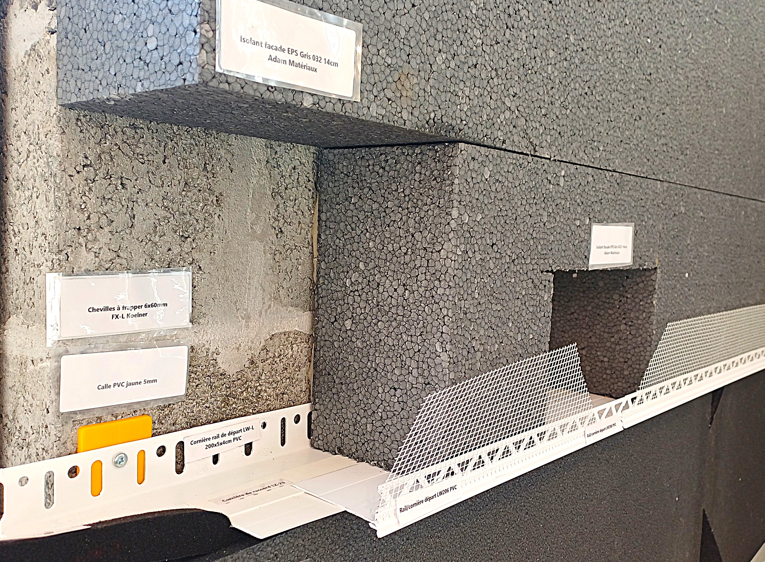 EPS insulation starter strip Adam Matériaux with PVC starter corners